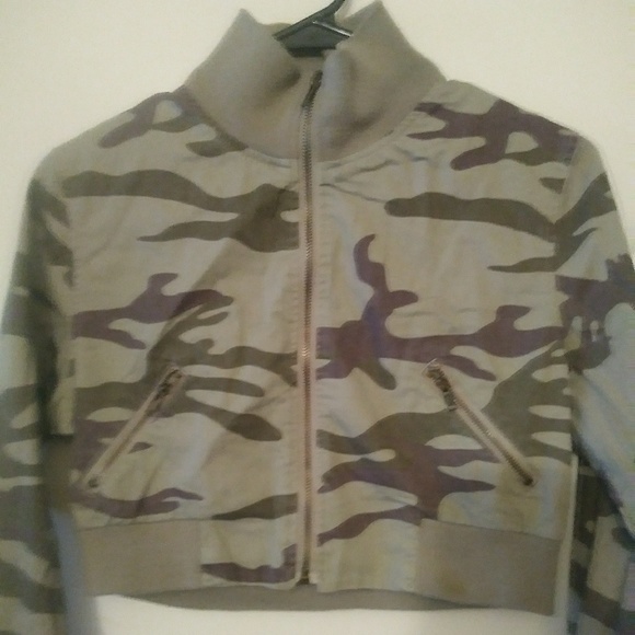 Camouflage Jacket. - Picture 1 of 5